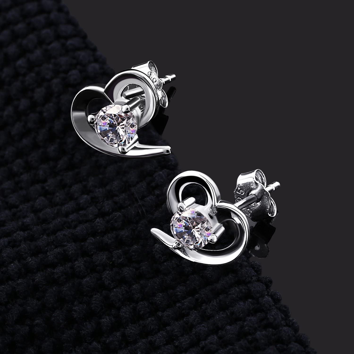 Amour – 925 Sterling Silver Love Heart With Centred Created Diamond Studs Earrings