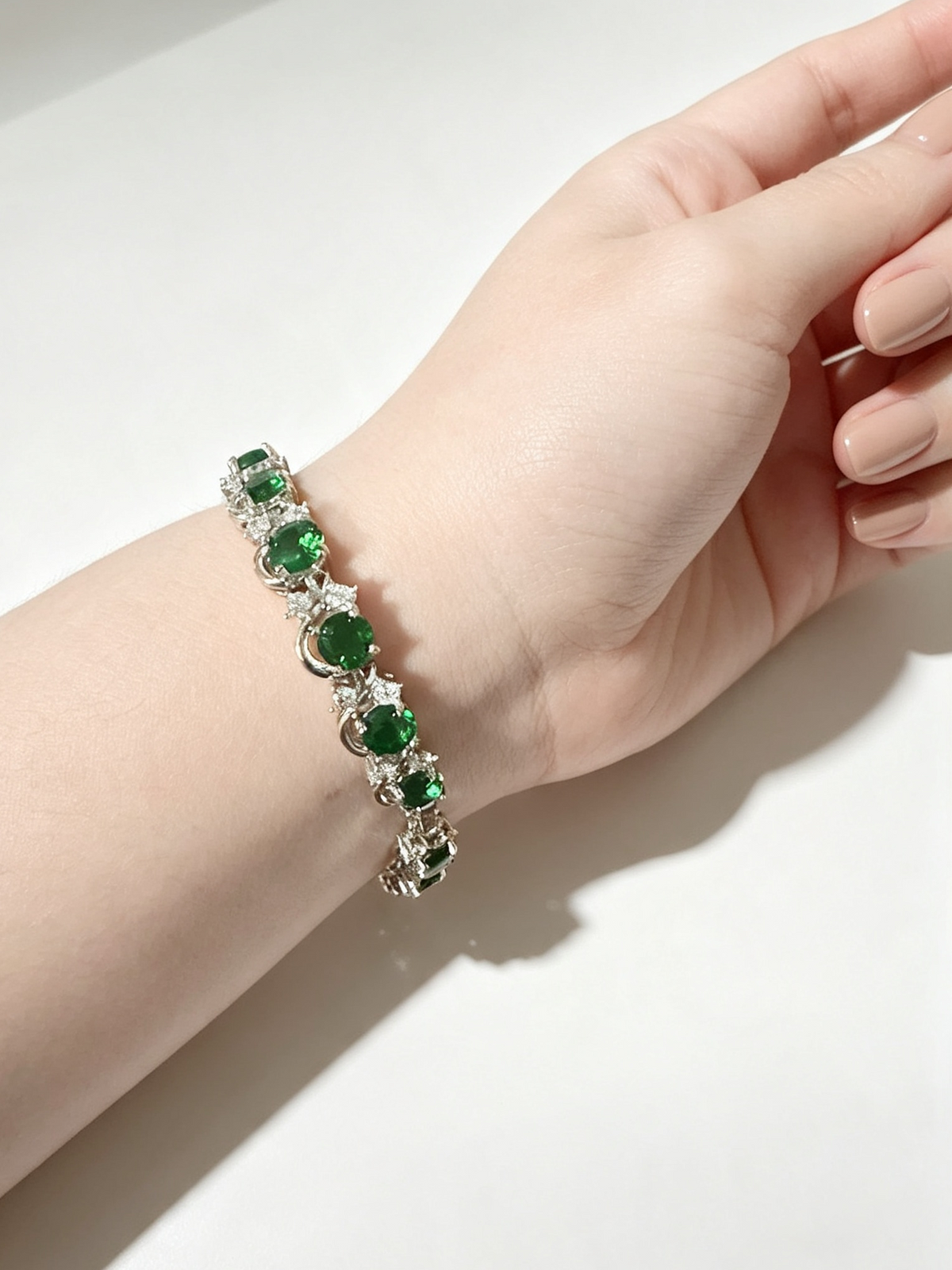 Signature-Blossom Tennis Bracelet Green Round Cut Gemstones