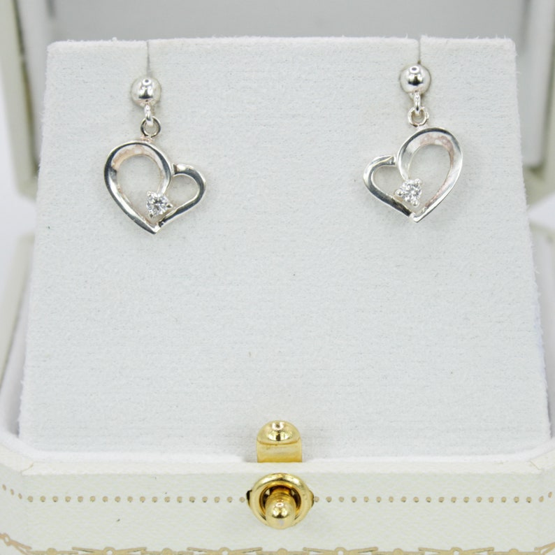 White Gold Finish Created Diamond Classic Heart Cut Pendant Necklace & Dangle Earrings Jewellery Set