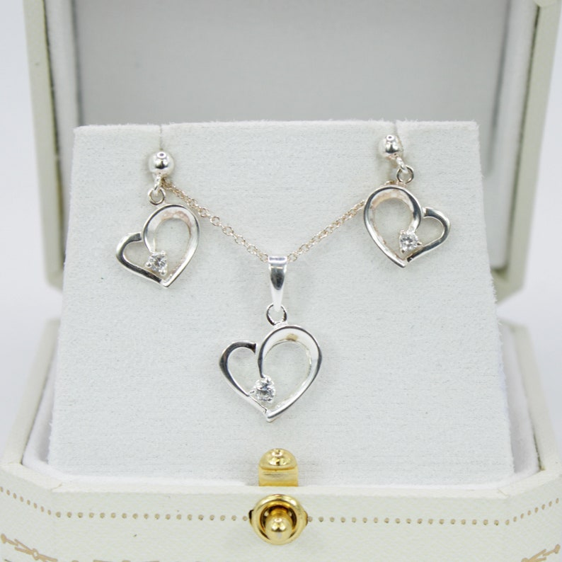 White Gold Finish Created Diamond Classic Heart Cut Pendant Necklace & Dangle Earrings Jewellery Set